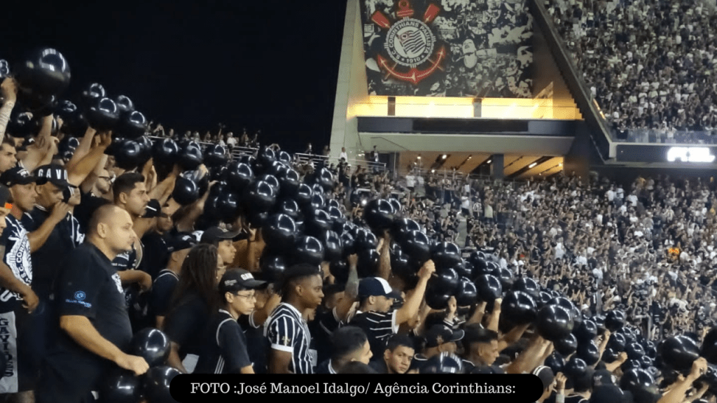 Corinthians vence o Estudiantes na Sul-americana, e presta homenagens a torcedores mortos em acidente no&nbsp;domingo(20)