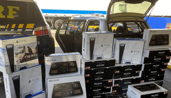 PRF apreende alto valor em contrabando com grupo de oito pessoas na&nbsp;SP-333