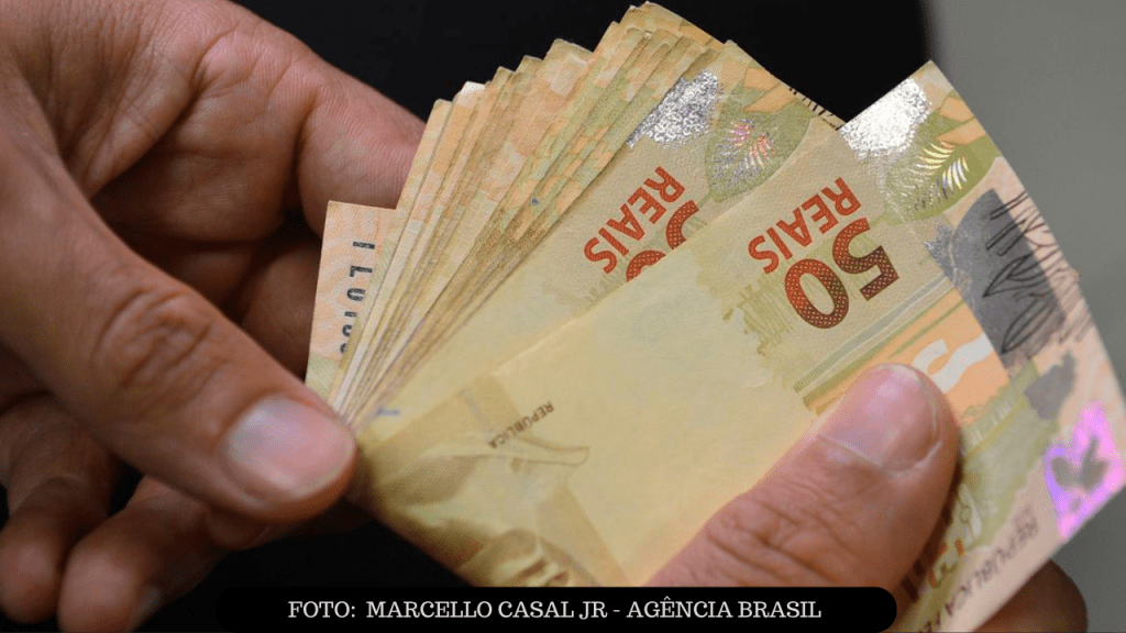 Câmara aprova MP que aumenta salário mínimo e amplia isenção do&nbsp;IR