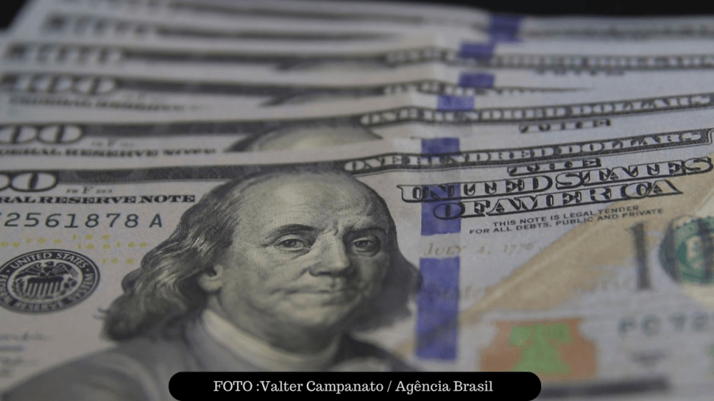 Dólar cai para R$ 4,85 no dia seguinte à aprovação do arcabouço&nbsp;fiscal