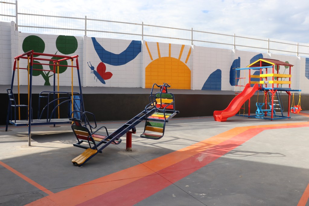 Parceria publico-privada entrega brinquedos adaptados com total acessibilidade em escola na zona sul de&nbsp;Marília