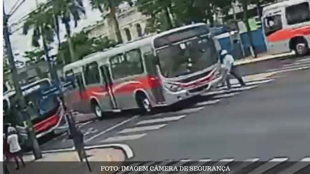 Homem morre após ser atropelado por ônibus na região Central da&nbsp;cidade
