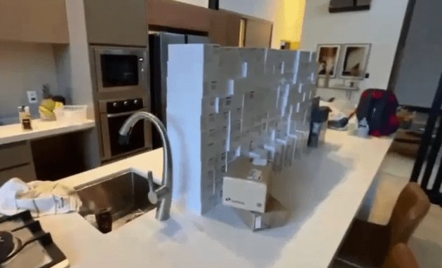 Operação da PF e Receita Federal apreende mais de 150 celulares e carro de luxo em&nbsp;Bauru