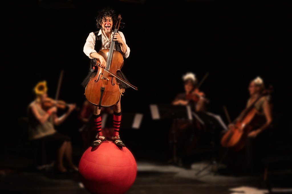 Marília tem espetáculo gratuito hoje (29) no Teatro Municipal com apresentações da premiada Cia&nbsp;Oruã