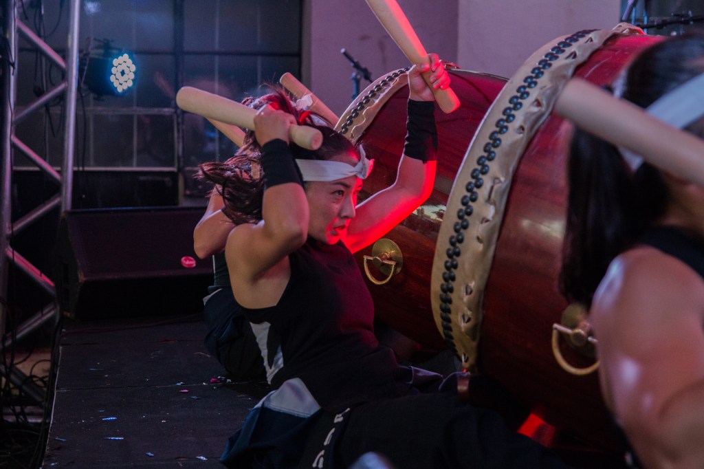 Espetáculo de tambores japoneses no Teatro Municipal celebra 20 anos do grupo Hibiki&nbsp;Wadaiko