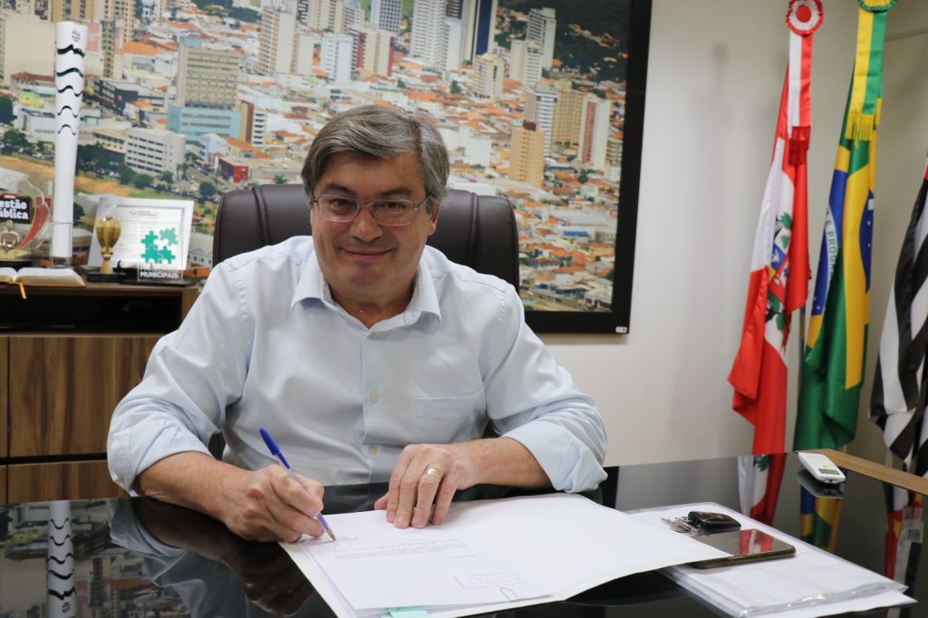 Prefeito Daniel Alonso reassume cargo após licença médica por cirurgia&nbsp;cardíaca