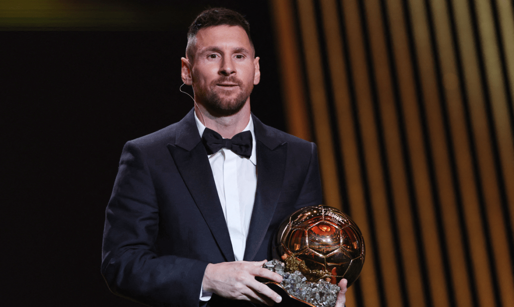 Messi conquista Bola de Ouro da France Football pela oitava&nbsp;vez