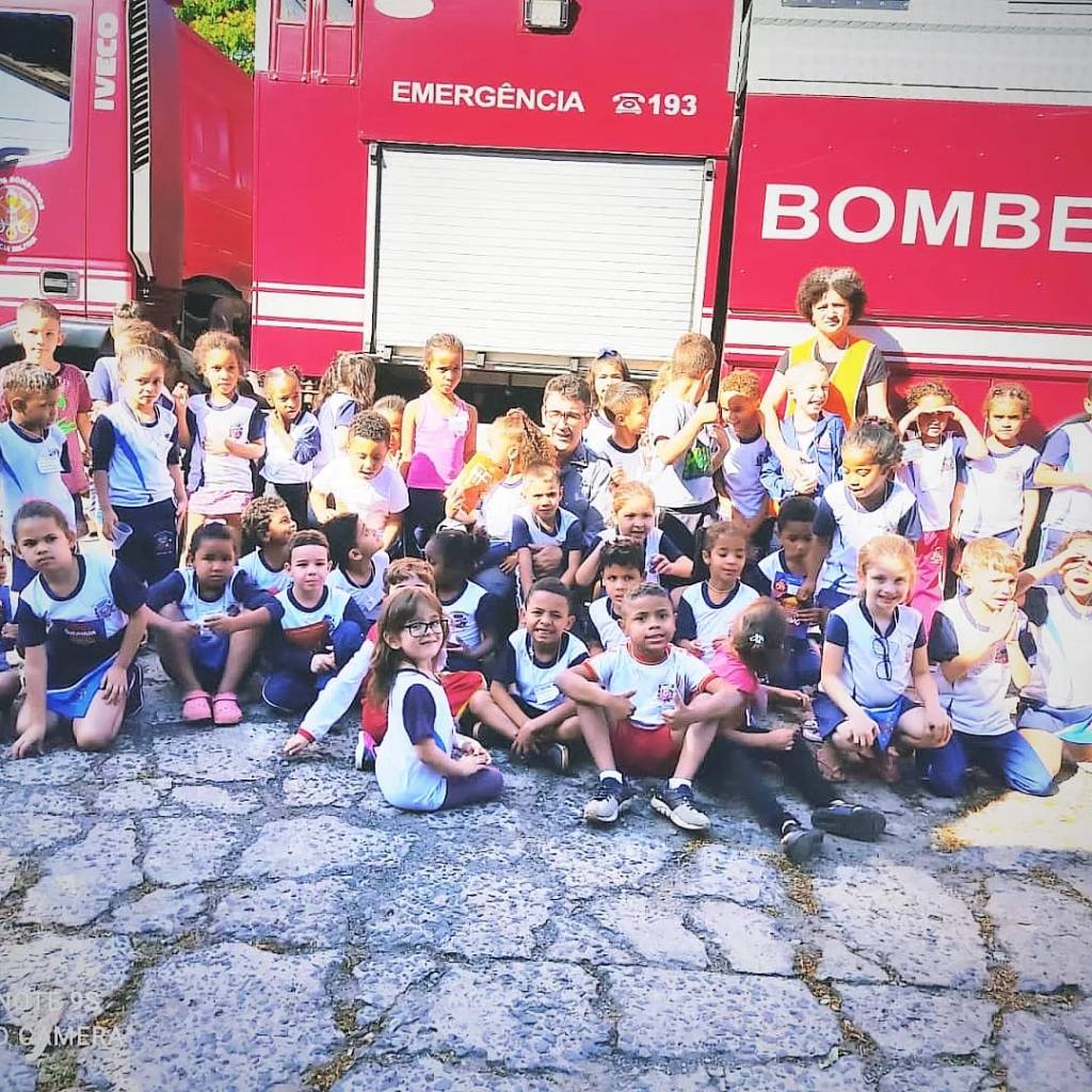 Crianças da rede municipal de educação participam de ação com Bombeiros que visa a prevenção de&nbsp;queimadas