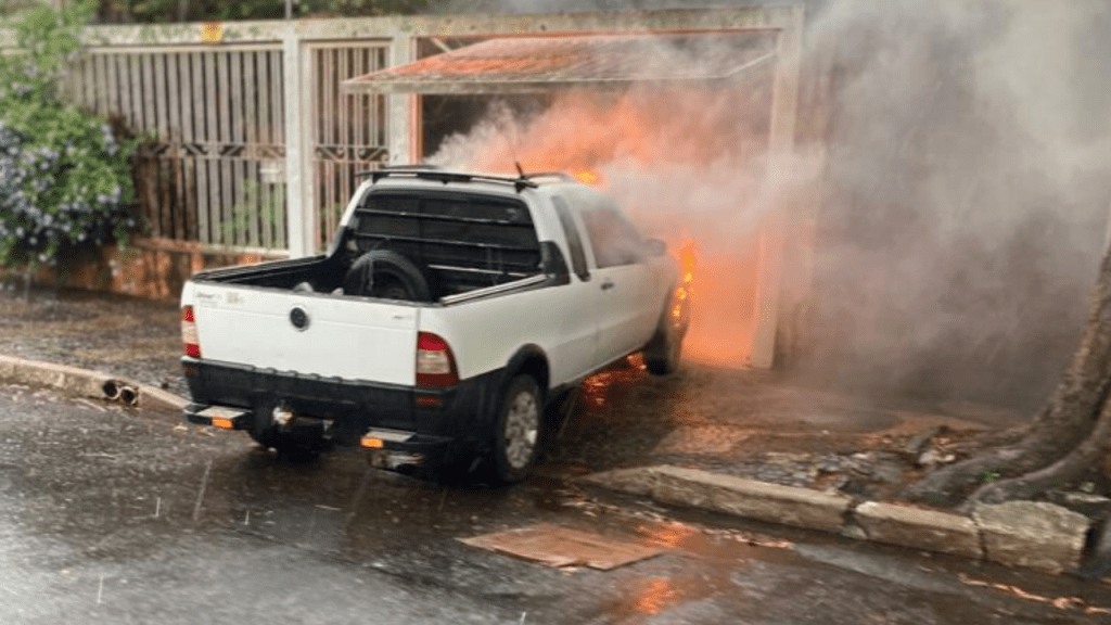 Incêndio em Veículo Assusta Moradores da Zona Leste de&nbsp;Marília