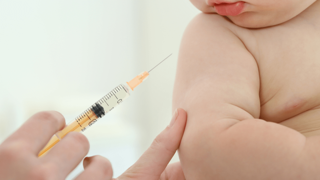 Prefeitura Municipal de Marília realiza vacinação noturna de crianças e jovens em cinco unidades de saúde até quinta-feira&nbsp;dia(5)