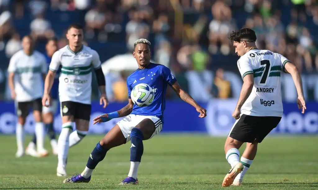Coritiba e Cruzeiro jogarão sem torcida até o fim do&nbsp;Brasileiro