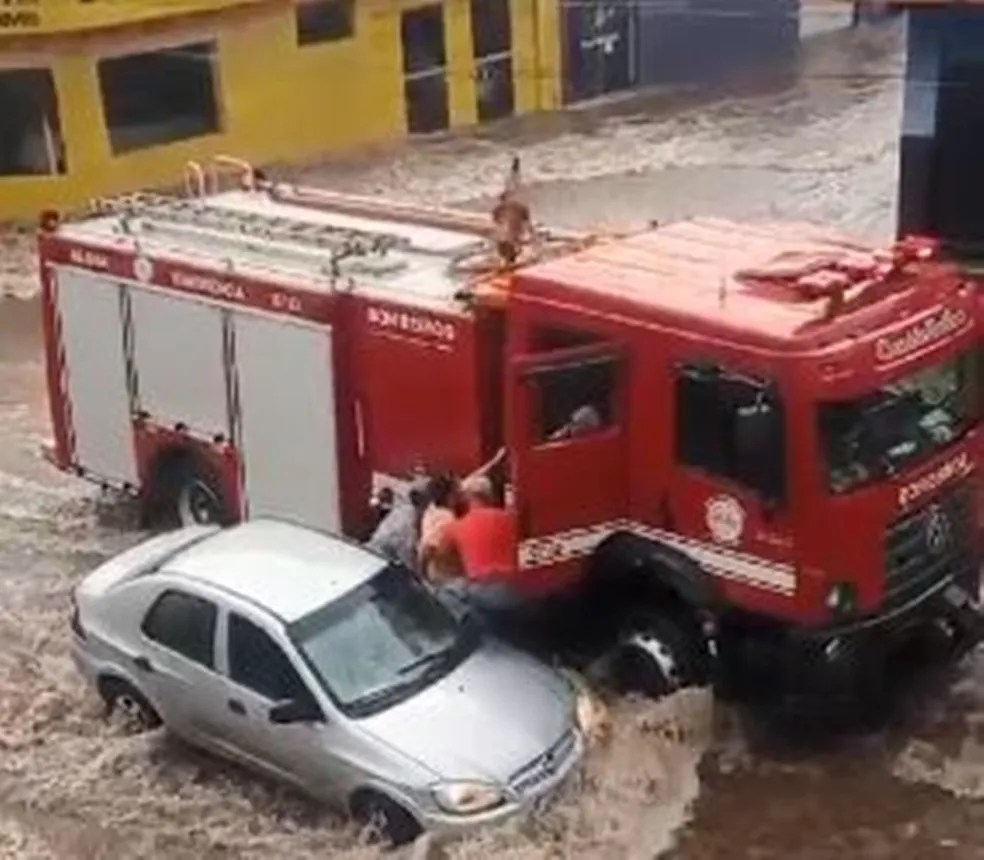 Casal de Idosos Resgatado Após Ficar Ilhado Durante Chuva na&nbsp;Região
