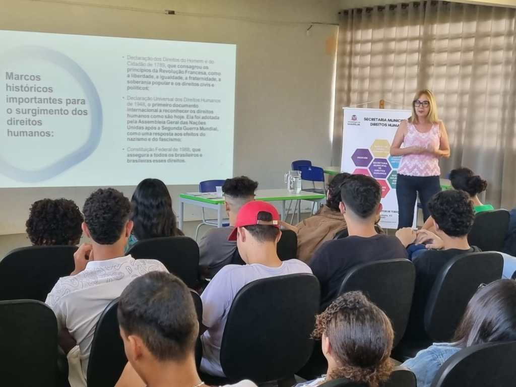 Secretaria Municipal dos Direitos Humanos promove palestra para estudantes do 3º ano do Ensino Médio do colégio estadual Professora&nbsp;Oracina