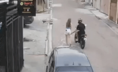 ASSÉDIO: Motoqueiro suspeito de assediar adolescente é preso no interior de SP,  vídeo flagrou a ação&nbsp;criminosa