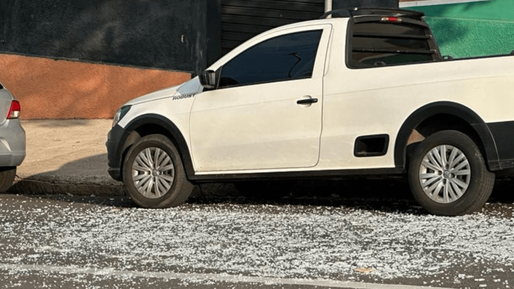 Incidente com caminhão de vidros assusta comerciantes e revolta moradores em&nbsp;Marília