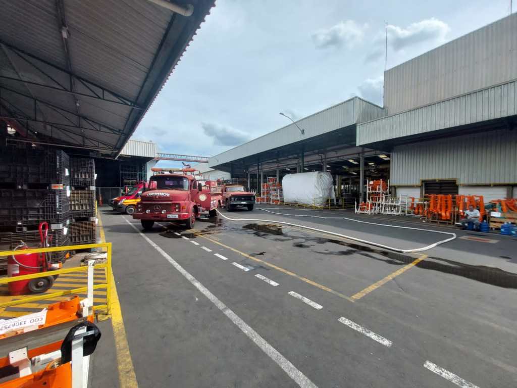 Incêndio na Indústria Jacto em Pompeia Mobiliza Corpo de Bombeiros de&nbsp;Marília