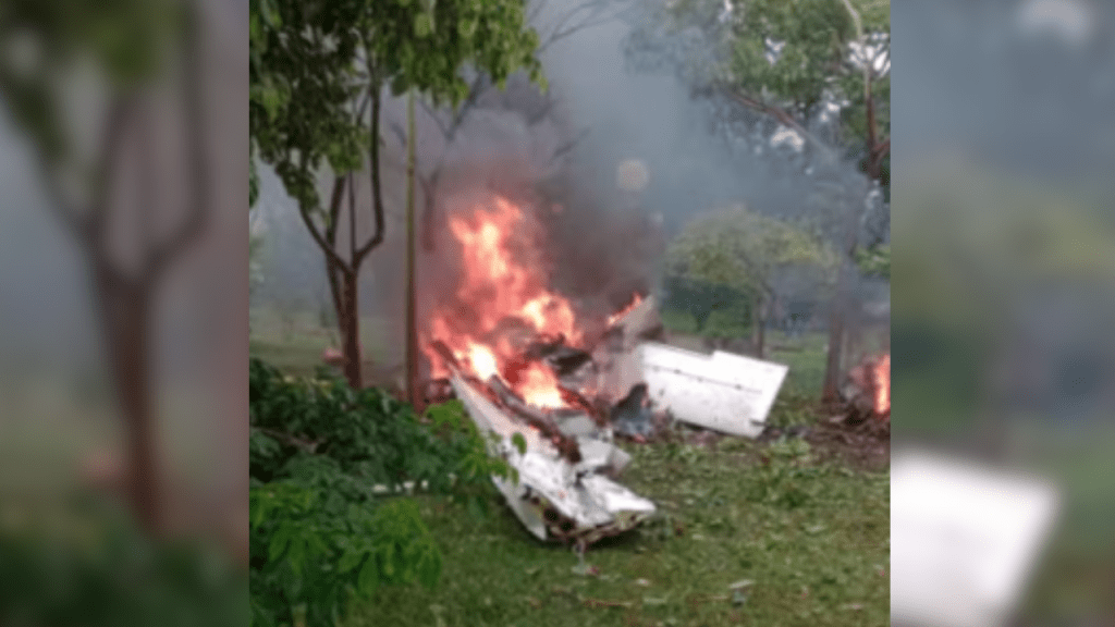 TRAGÉDIA: Avião de Pequeno Porte Cai no Meio de uma Praça no Interior de SP e Cinco Pessoas&nbsp;Morrem