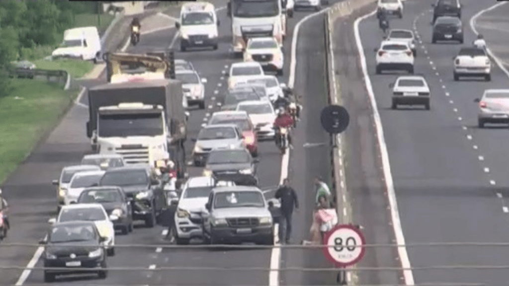 Quatro Pessoas ficam Feridas em Engavetamento na Rodovia do Contorno em&nbsp;Marília