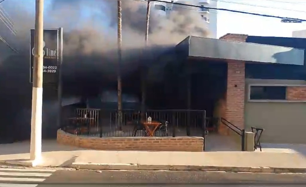 Incêndio em Choperia na região Central de Marília mobiliza Corpo de&nbsp;Bombeiros