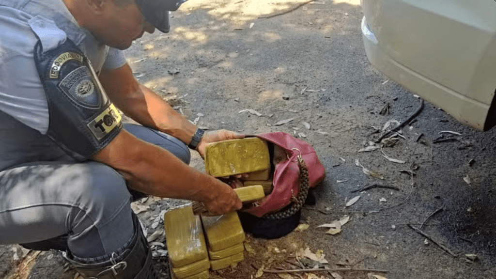 Mulher é Presa com 10 Quilos de Pasta Base Cocaína em bolsa durante viagem pela&nbsp;Região