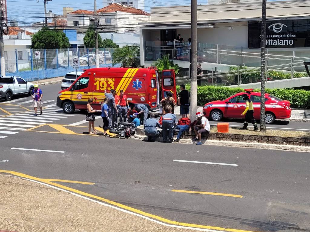 Carro, moto e pedestre se envolvem em acidente na região Central de&nbsp;Marília
