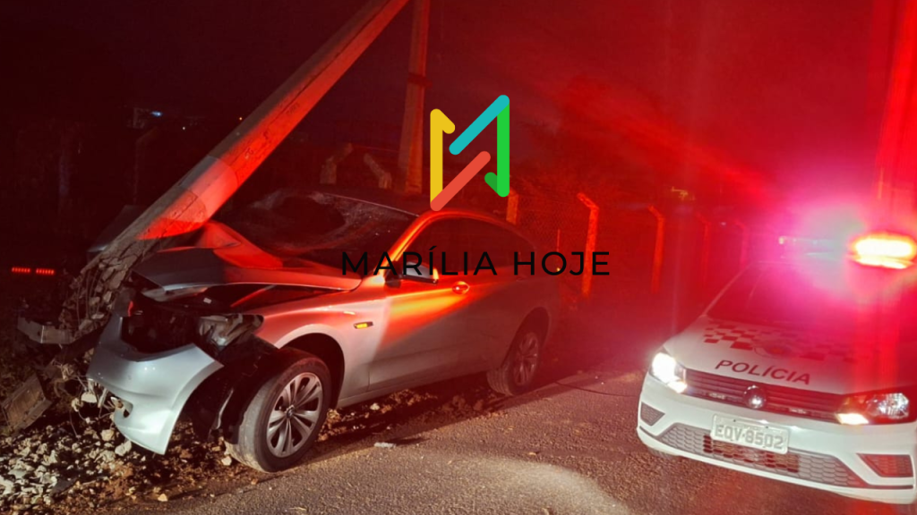 Acidente Grave em Marília: Motorista Foge após Colidir Violentamente contra&nbsp;Poste