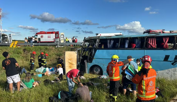 Acidente Grave na Região: Ônibus Capota deixando 20 pessoas Feridas, 12 em estado&nbsp;Grave