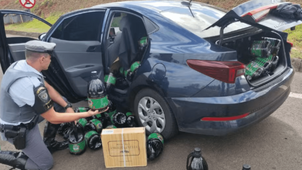 Homem é Preso Transportando 200 Galões de Azeite sem Nota Fiscal em Rodovia da&nbsp;Região