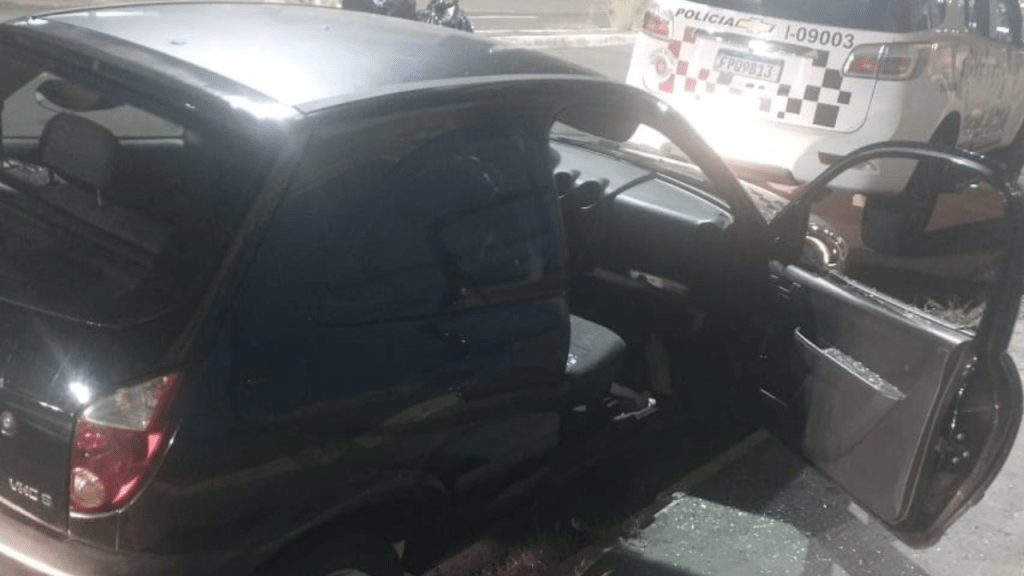 Homem é Detido Após Usar Vaso Sanitário para Quebrar Vidro de Veículo e tentar&nbsp;Roubá-lo