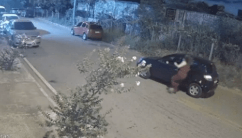 Vídeo: Mulher fica pendurada na janela do carro e é arrastada na tentativa de recuperar celular roubado no interior de&nbsp;SP