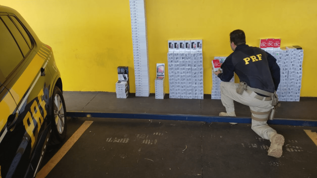PRF prende mulher com cerca de R$100 mil em mercadorias ilegais do Paraguai em&nbsp;Ourinhos
