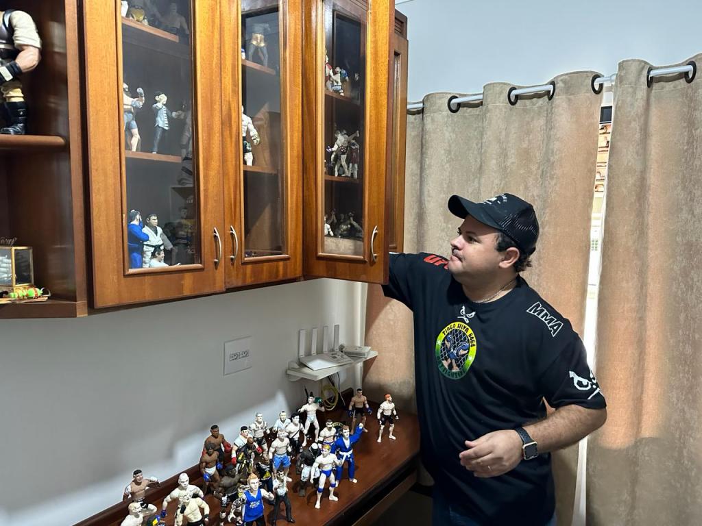 Entrevista da Semana: Artista Plástico Mariliense cria Bonecos Miniatura do Mundo das Lutas desde&nbsp;2017
