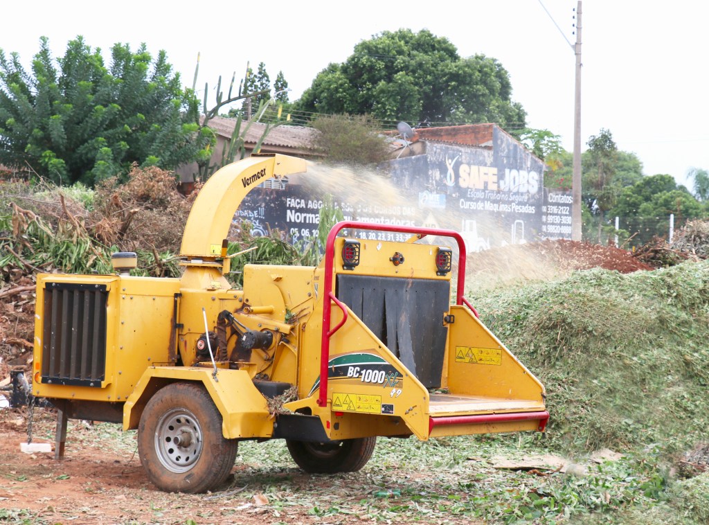 Trituradora de galhos no Ecoponto Nova Marília gera economia e adubo para moradores da&nbsp;cidade