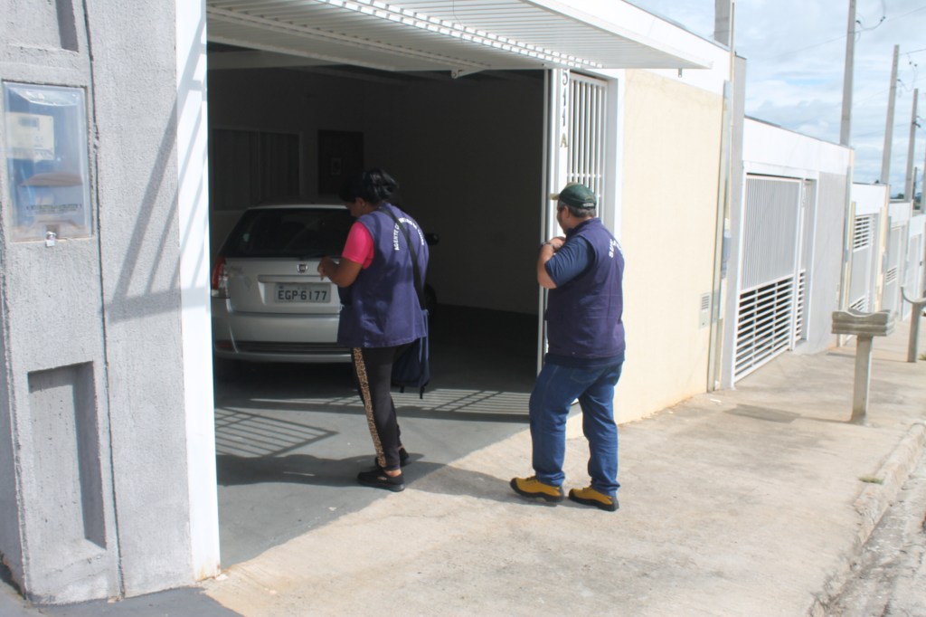 Receber os agentes da saúde nas visitas de combate a Dengue é fundamental para conter a epidemia na&nbsp;cidade