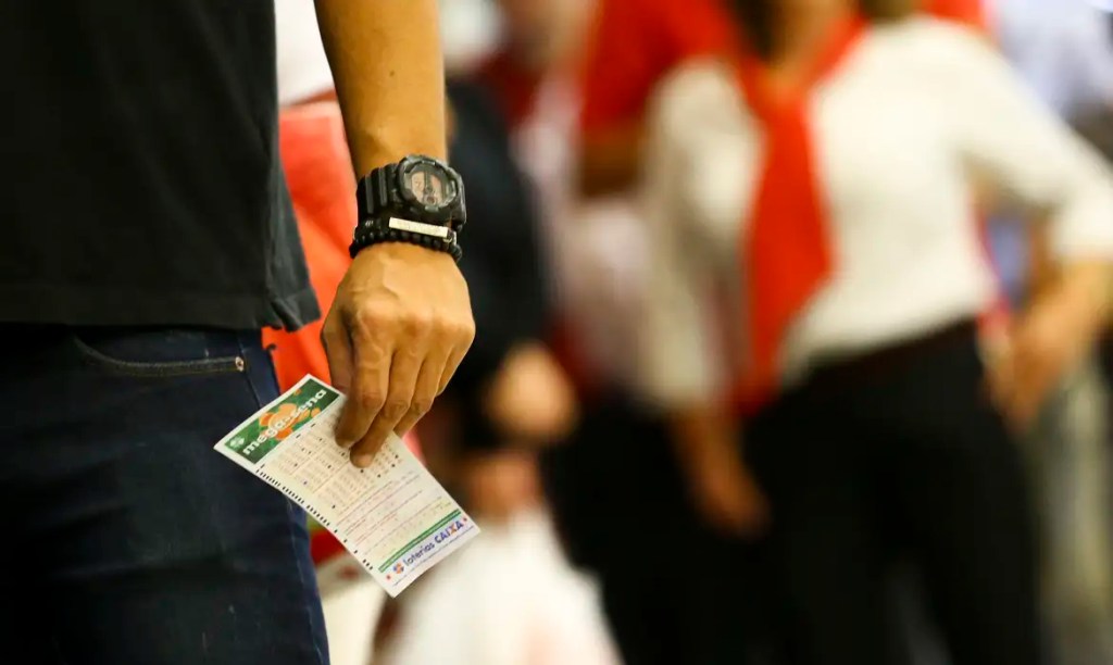 Prêmio da Mega-Sena acumulado em R$ 120 Milhões será sorteado nesta terça-feira&nbsp;(27)