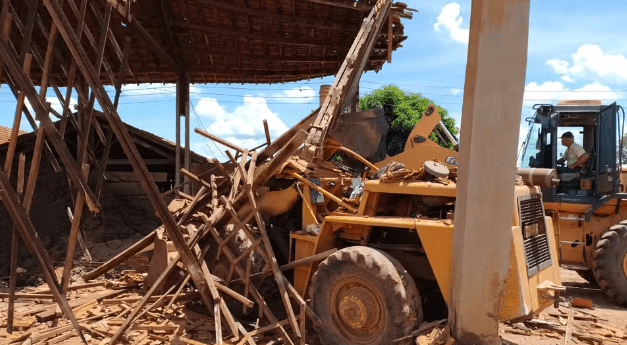 Tragédia na Região: Homem Morre Após Telhado de Olaria Desabar sobre Retroescavadeira