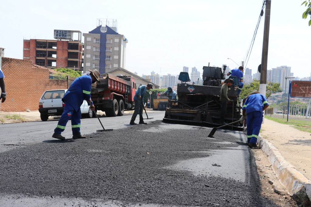 Prefeito Daniel assina convênio com a Caixa Econômica e repasse de R$ 5 milhões será destinado a pavimentação&nbsp;asfáltica