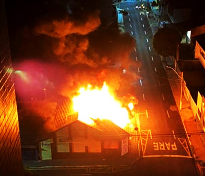 Emdurb pede compreensão da população e trabalha para restabelecer serviços do trânsito, após incêndio&nbsp;criminoso