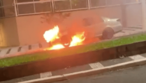 Veículo é Consumido pelas Chamas na Sampaio Vidal Região Central de&nbsp;Marília