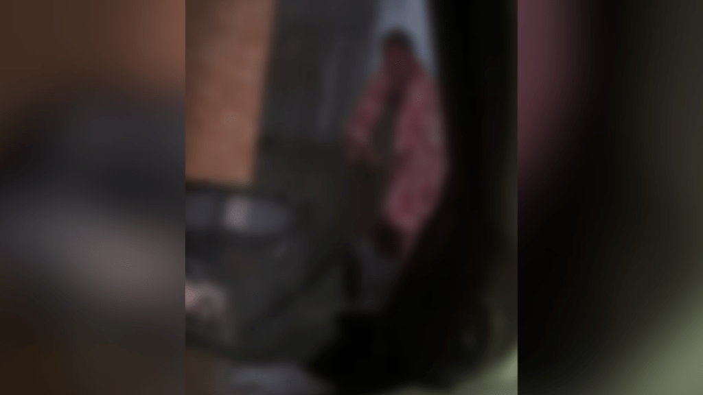 Vídeo Flagra Morador em Situação de Rua Exibindo Genitais na Entrada de Prédio em Área Central de&nbsp;Marília