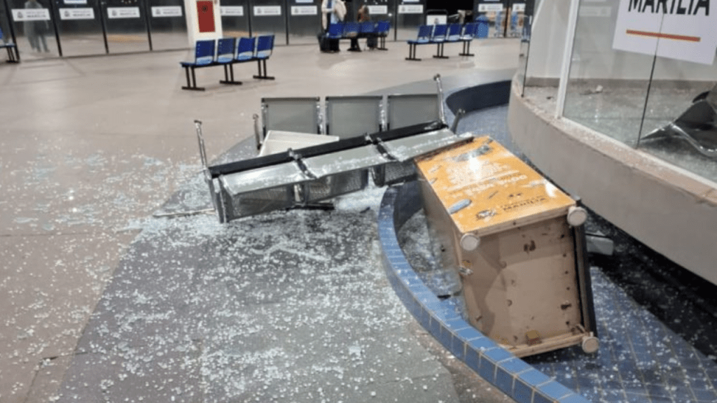 Homem é Preso Após Surto Psicótico e Destruição na Rodoviária de&nbsp;Marília