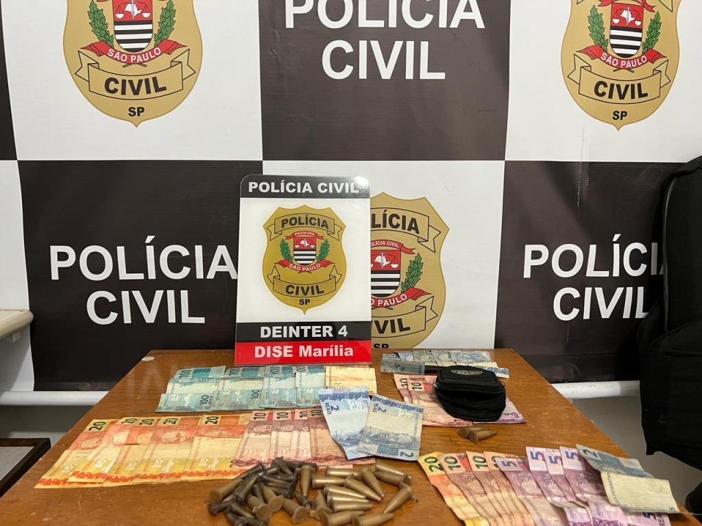 Policiais da DISE de Marília prendem um rapaz e apreendem um adolescente suspeitos de tráfico de drogas na Zona&nbsp;Norte