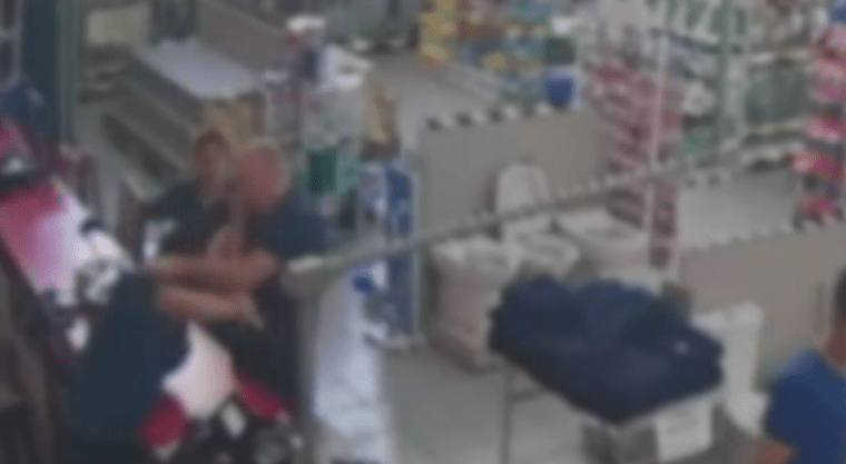 Fúria: Cliente agride funcionário de loja de materiais de construção na Região, câmera de segurança registra&nbsp;tudo