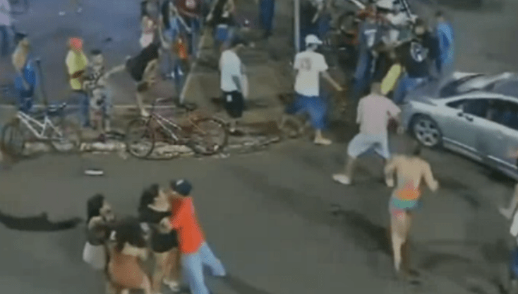 Homem é atropelado várias vezes e agredido em frente a um clube da&nbsp;Região