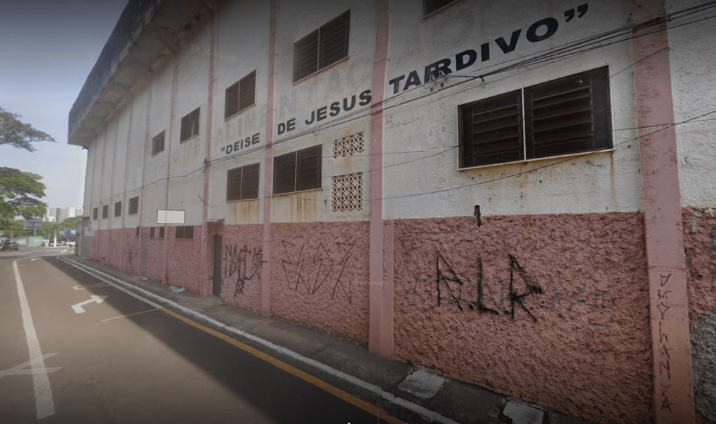 Prefeito de Marília e ex-gestores são multados por descarte de carne estragada da merenda&nbsp;escolar