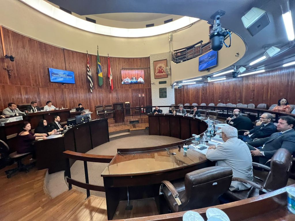 Sessão da Câmara aprova três itens e anuncia solenes em homenagem aos 100 anos do TCE e à&nbsp;ETEC/FATEC