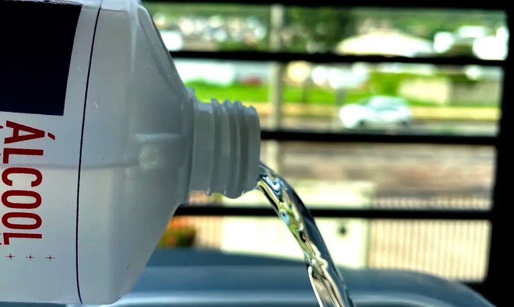 Anvisa libera venda de álcool líquido 70% no RS por causa das&nbsp;cheias