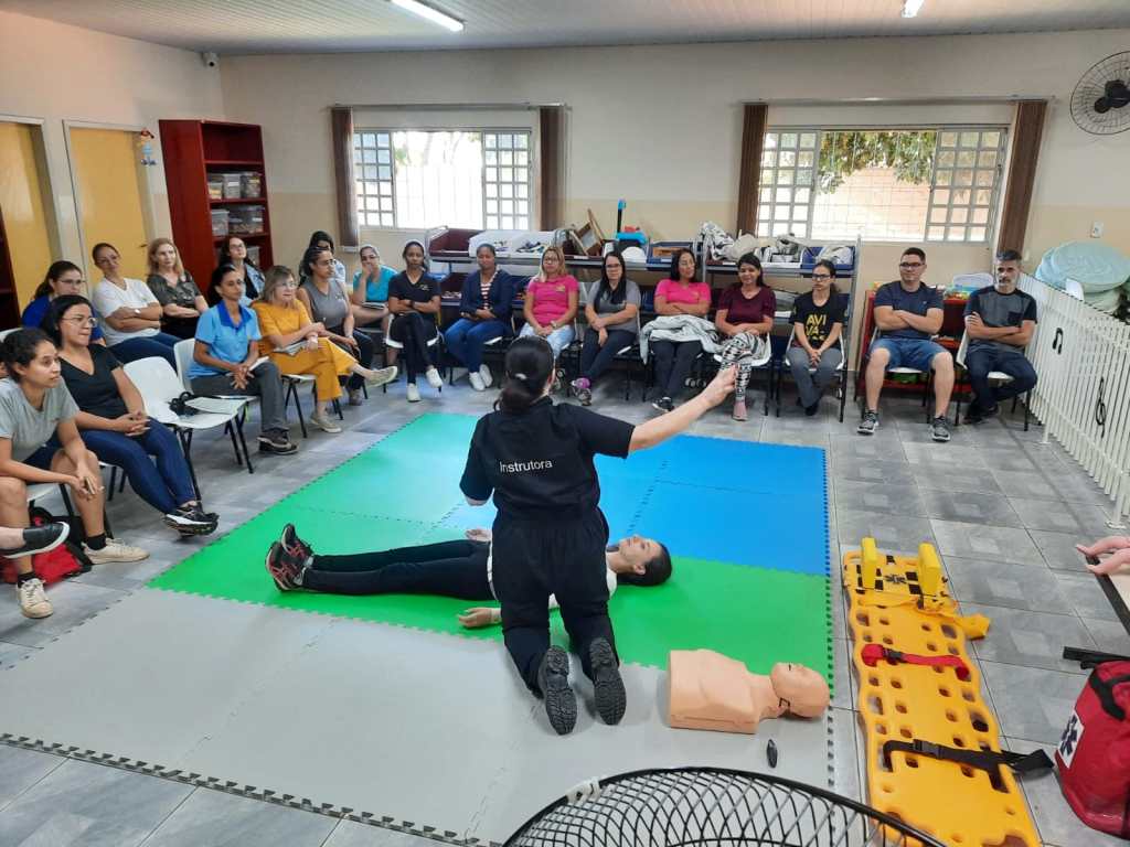 Servidores de Emeis e Emefs recebem capacitação de primeiros socorros em ambientes&nbsp;escolares