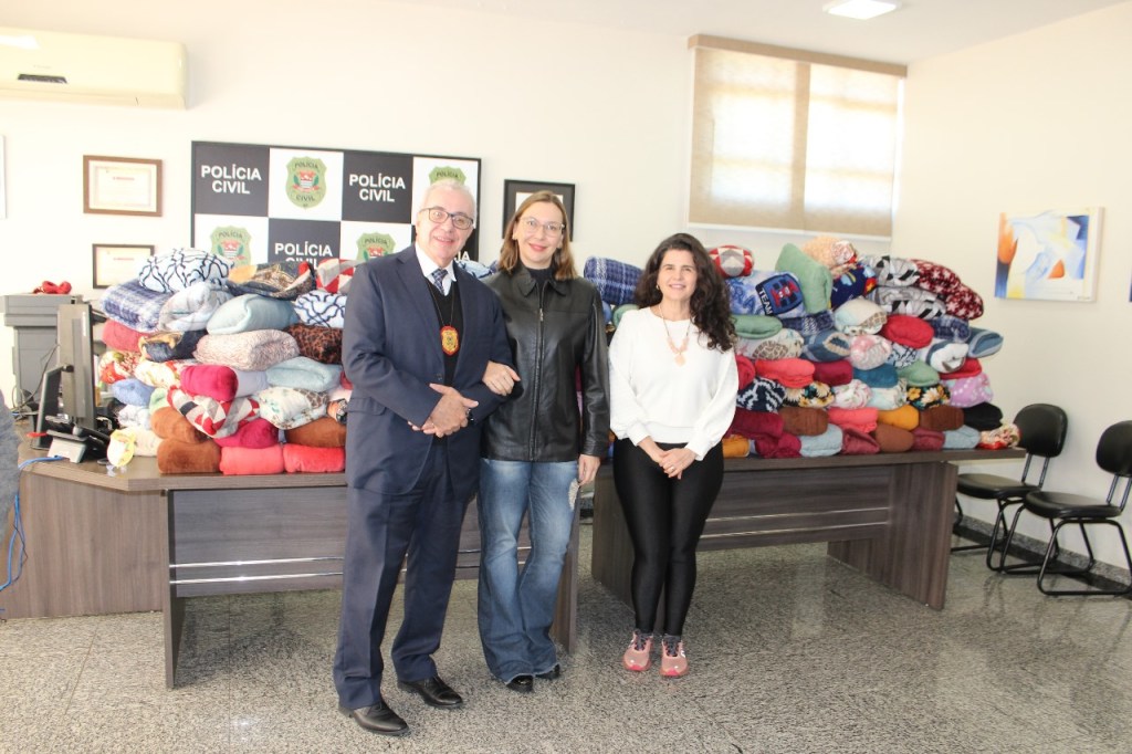 Delegacia Seccional de Marília doa cobertores para Campanha do Agasalho do Fundo&nbsp;Social
