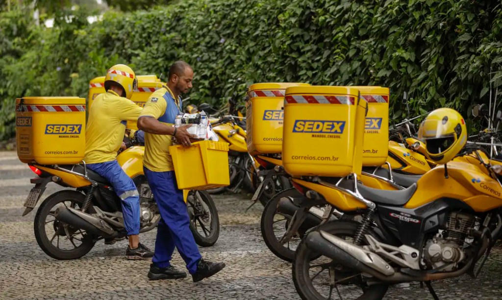 Correios anunciam PDV e concurso para contratar 3,2 mil&nbsp;carteiros